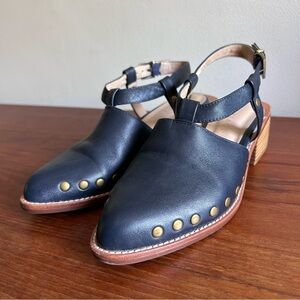 MI PIACI Leather Shoe w/Brass Stud Detailing